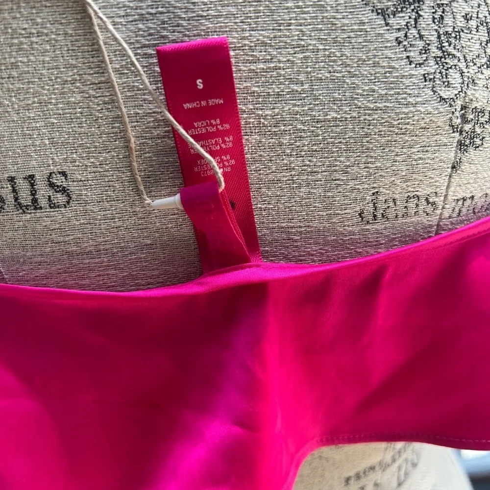 SKIMS Pink Ruffle Bra Intimates - Picture 9 of 12
